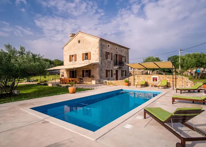 Holiday home Mit Pool- Olivengarten Und Meerblick By Interhome Krk Town