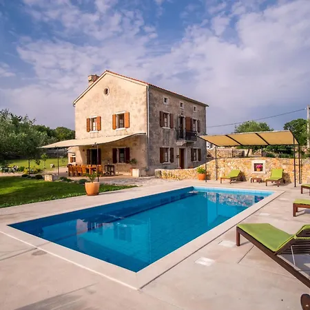 בית נופש Mit Pool- Olivengarten Und Meerblick By Interhome קרק