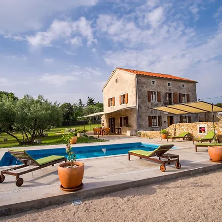 בית נופש Mit Pool- Olivengarten Und Meerblick By Interhome