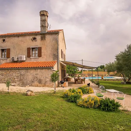 בית נופש Mit Pool- Olivengarten Und Meerblick By Interhome