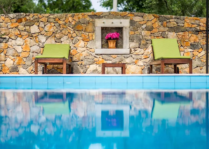 Mit Pool- Olivengarten Und Meerblick By Interhome קרק