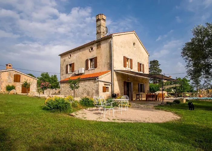 בית נופש Mit Pool- Olivengarten Und Meerblick By Interhome
