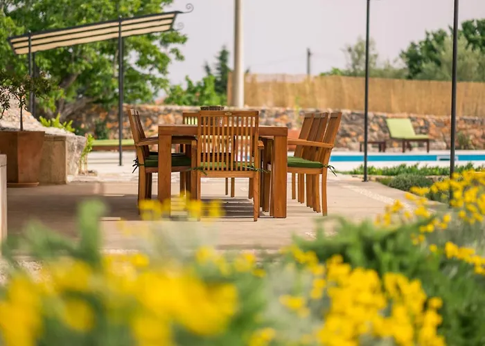 Mit Pool- Olivengarten Und Meerblick By Interhome * קרק