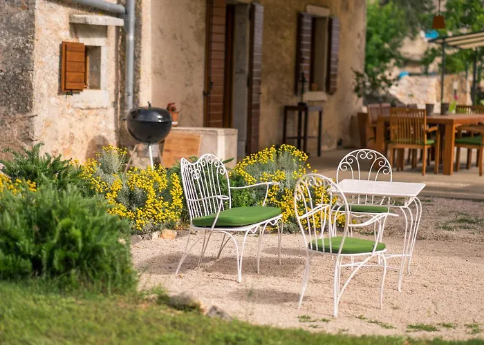 Mit Pool- Olivengarten Und Meerblick By Interhome קרק