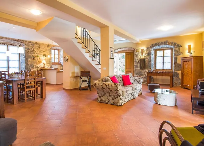 בית נופש Mit Pool- Olivengarten Und Meerblick By Interhome