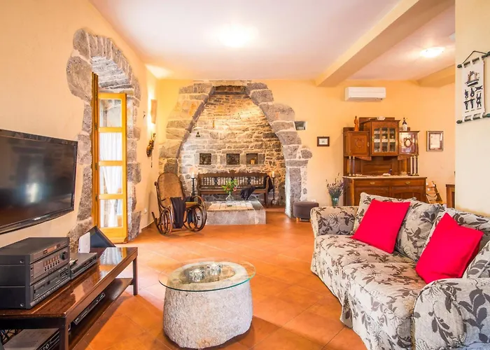 בית נופש Mit Pool- Olivengarten Und Meerblick By Interhome *