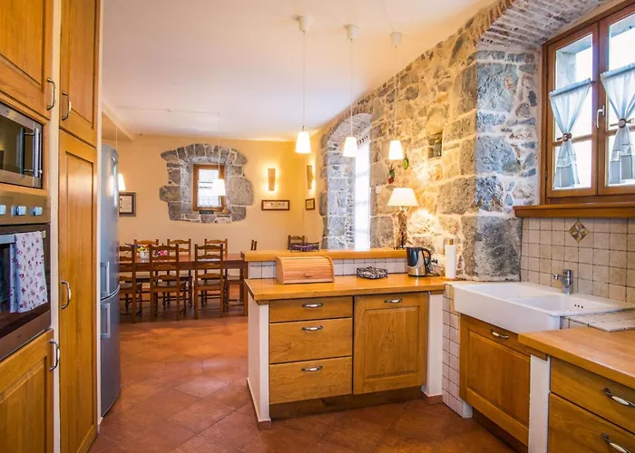 בית נופש Mit Pool- Olivengarten Und Meerblick By Interhome