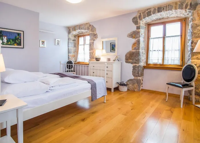 Mit Pool- Olivengarten Und Meerblick By Interhome * קרק