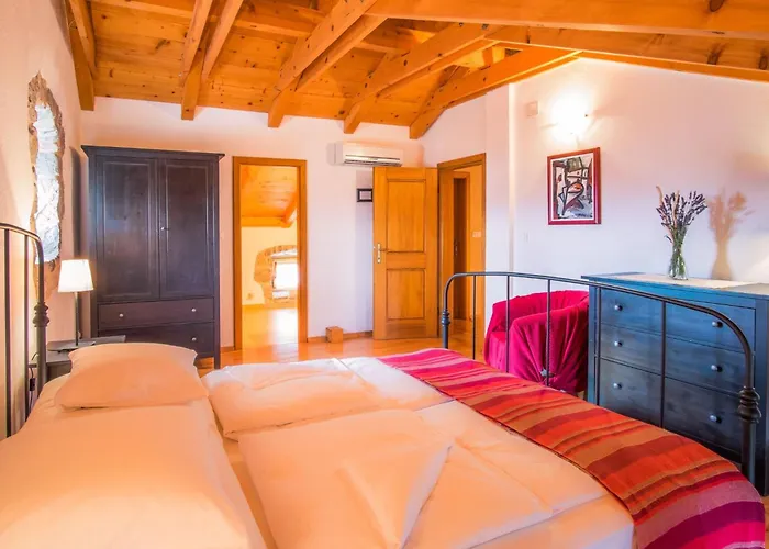 בית נופש Mit Pool- Olivengarten Und Meerblick By Interhome *