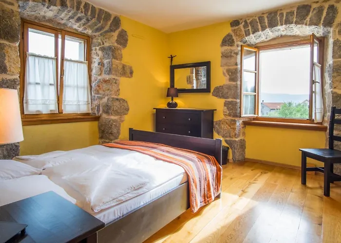 Mit Pool- Olivengarten Und Meerblick By Interhome קרק