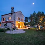 بيت للعطل Mit Pool- Olivengarten Und Meerblick By Interhome